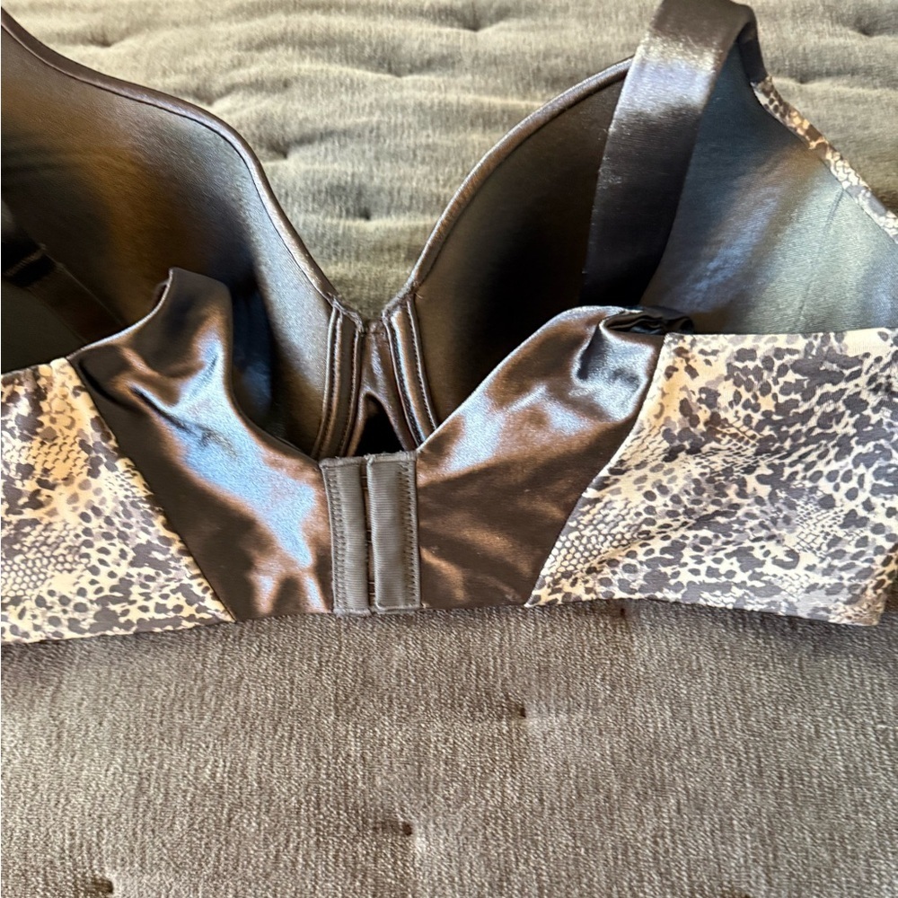 Vanity Fair Gray & white Animal Print Bra very luxurious lined in satin 36D - Picture 9 of 15